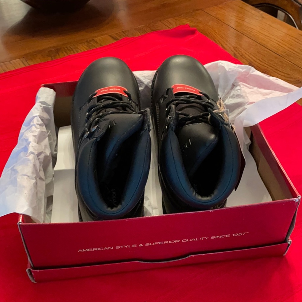 Men’s work boots